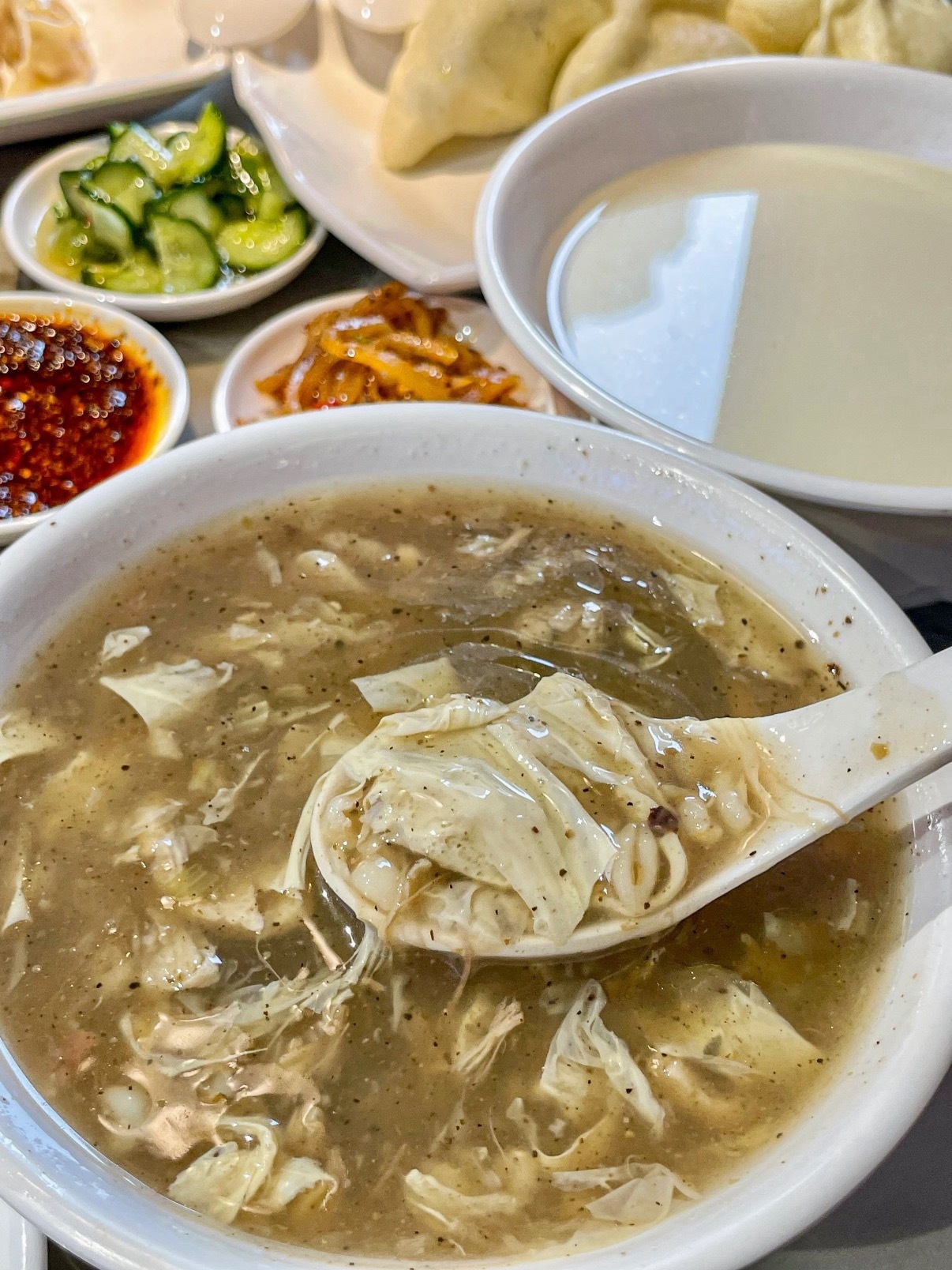 苏醒为胡辣汤事件道歉那苏醒一定是没喝过徐州的胡辣汤，把油条包子往汤里一闷，带劲得