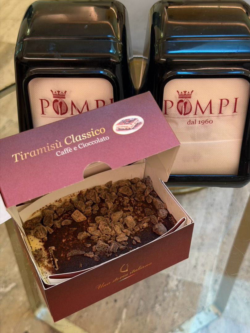 每天狂吃甜品一人饮完这盒提拉米苏➕开心果奶昔最后两天往死里吃