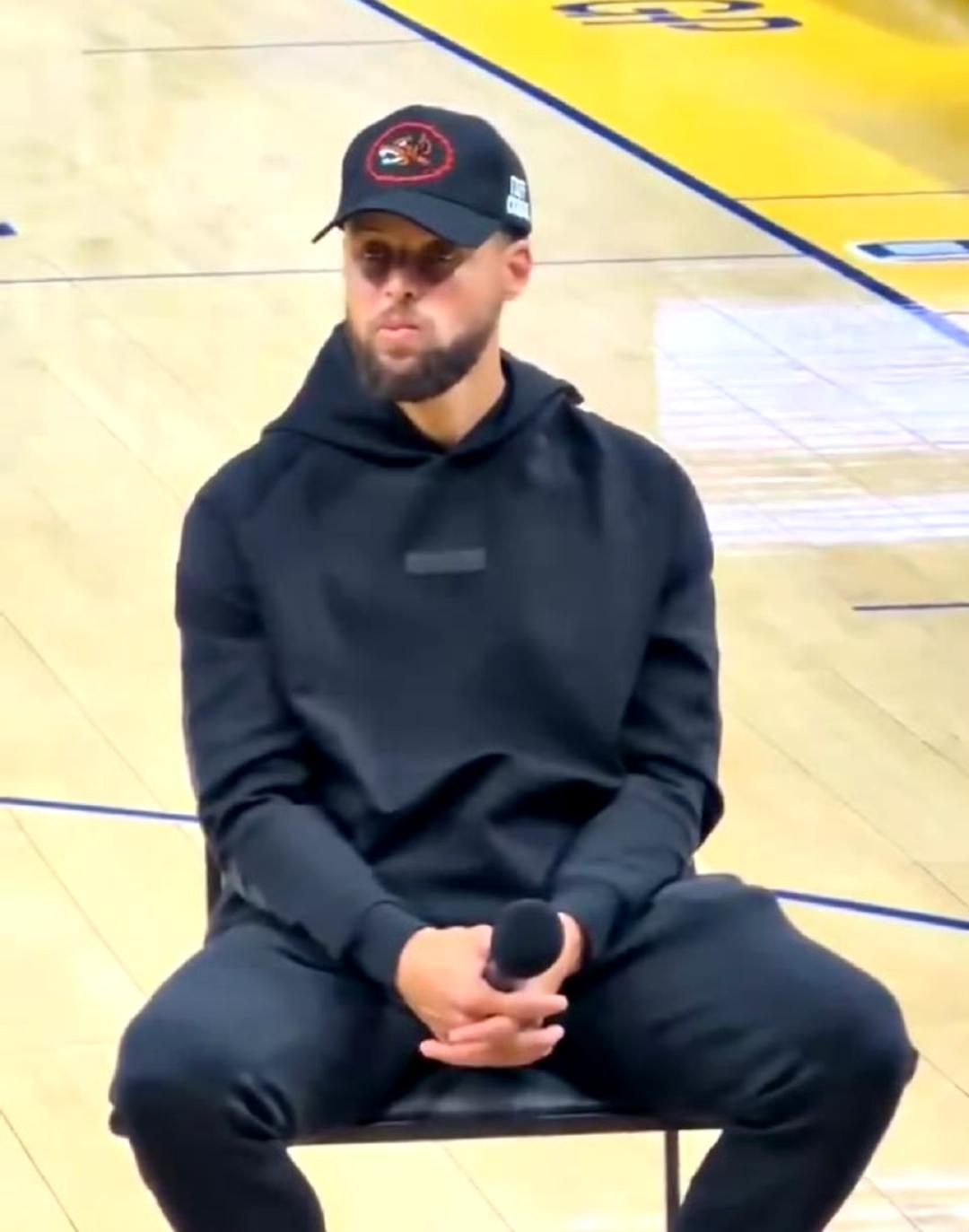 Shams最新消息表示库里因为膝盖伤病要再次缺席10天！
说实话库里已经连续多次