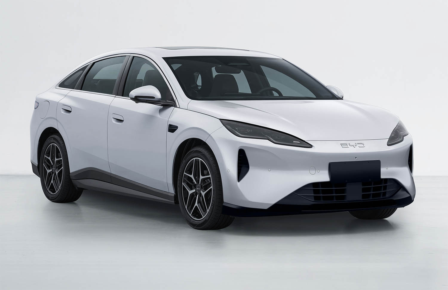 海豹06EV外观挺好看，胖乎乎的。 