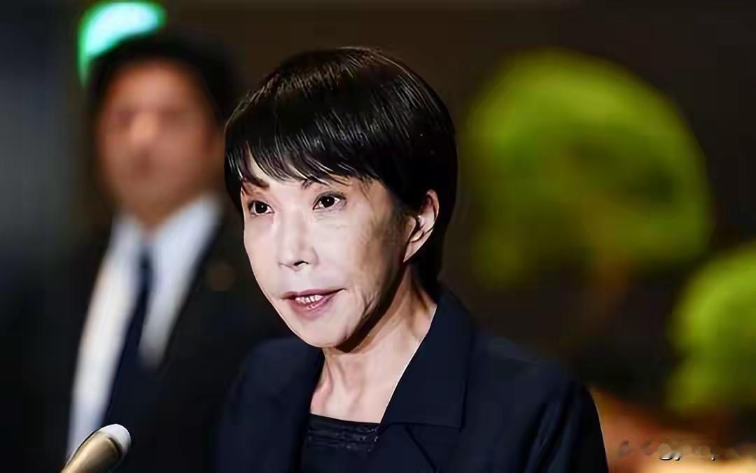 高市早苗在国会答辩时，被问到那段48分钟的机密录音。她的回答是：我不是《周刊文春