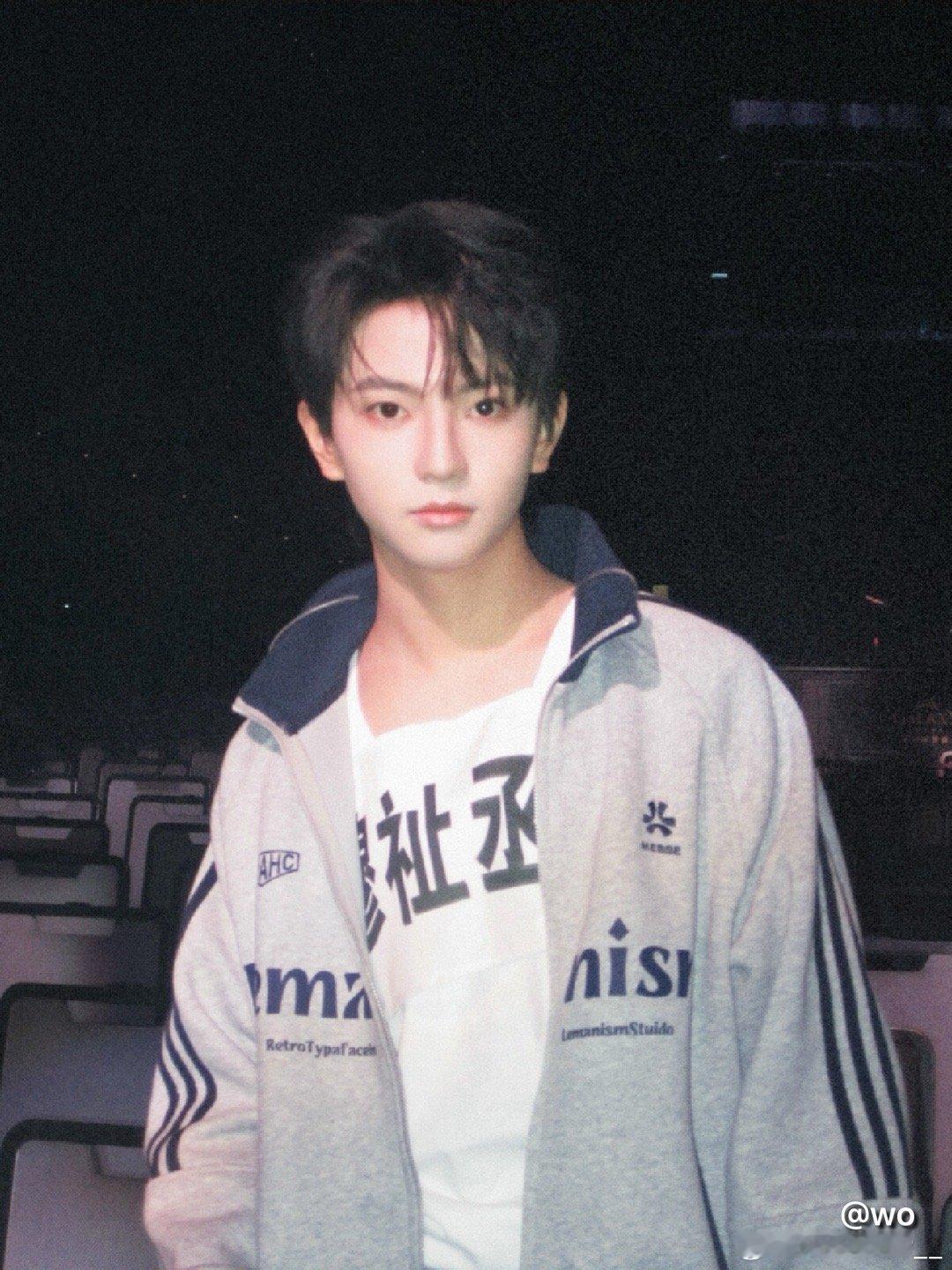 穆祉丞  全能艺人穆祉丞 🍊朝朝穆穆 希望你往后的日子里，漂亮的眼睛要流幸福的