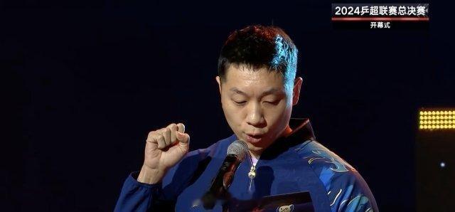 许昕代表宣誓 12月30日，乒超总决赛在上海开打。比赛开始前，许昕代表全体运动员