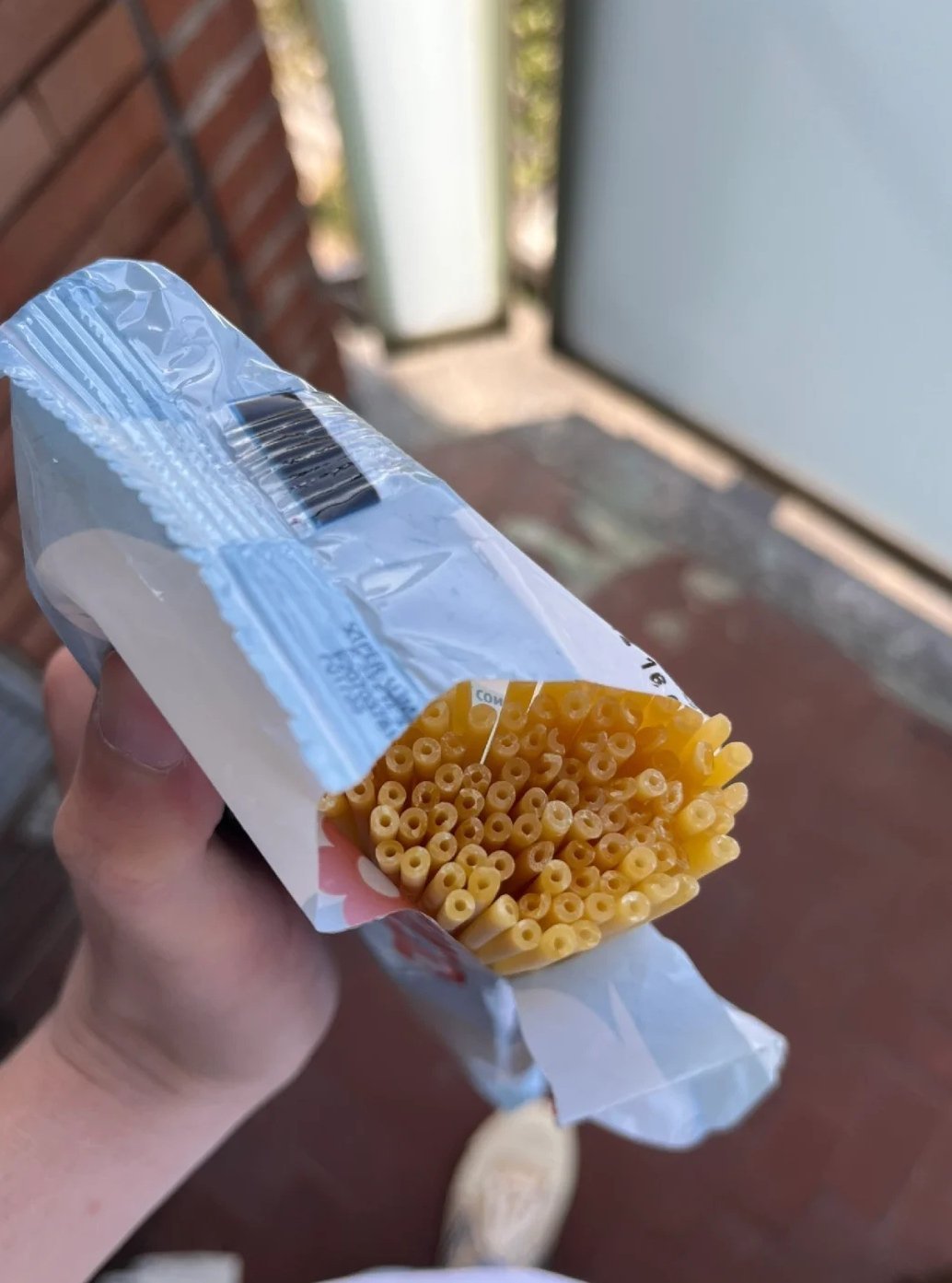 有了空心意面谁还买吸管啊真正的食品级[doge]#有了空心意面谁还买吸管啊# ​