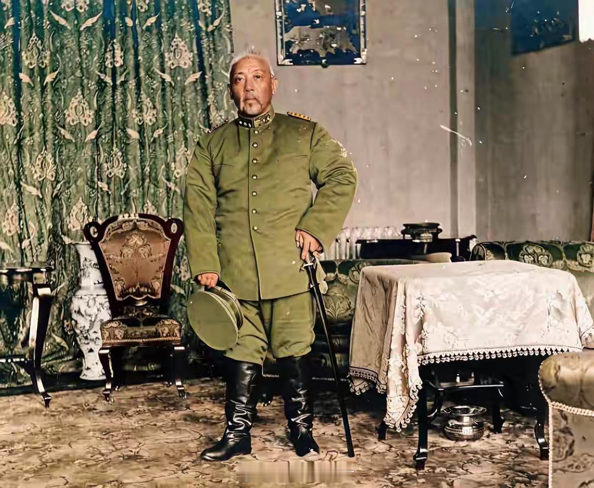 1913年，北京。权力巅峰期的袁世凯，他先逼迫清帝退位，又通过手段当上民国大总统