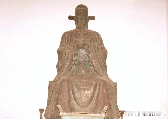1402年，37岁的兵部尚书铁铉，被放进滚烫的油锅烹炸，同时，其妻杨氏也被送进教