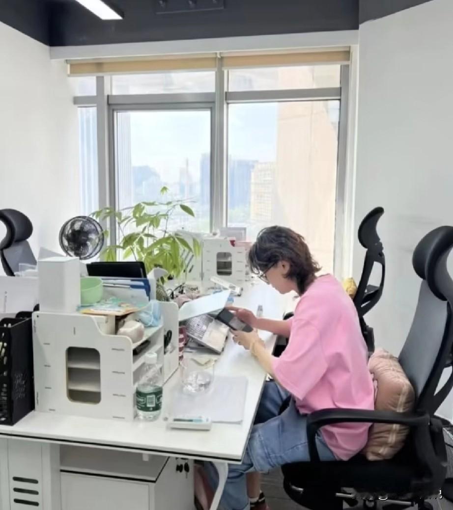 作为hr,奉劝大家一句，在班上什么都可以低调，但是给自己绩效打分的时候，绝对不能