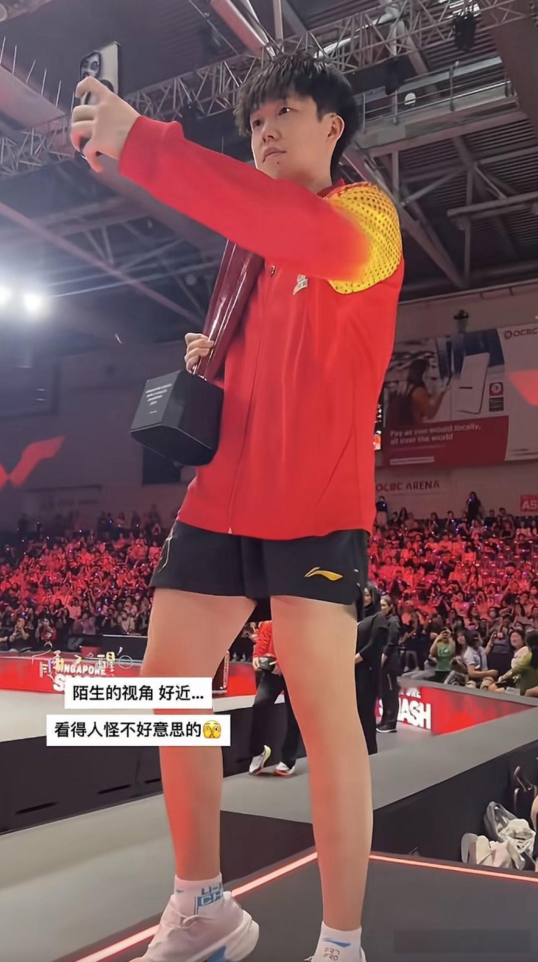 天哪，这个视角拍摄的大头，让人感觉有点儿……感觉在拍照的大头又乖又听话，只是这个