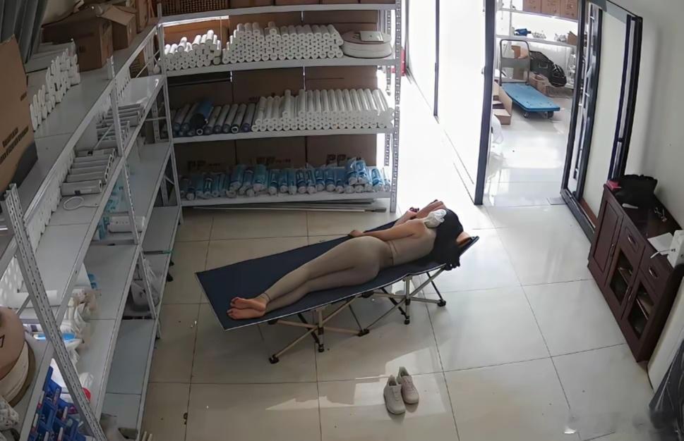 这样午休，不尴尬吗？[并不简单] ​​​