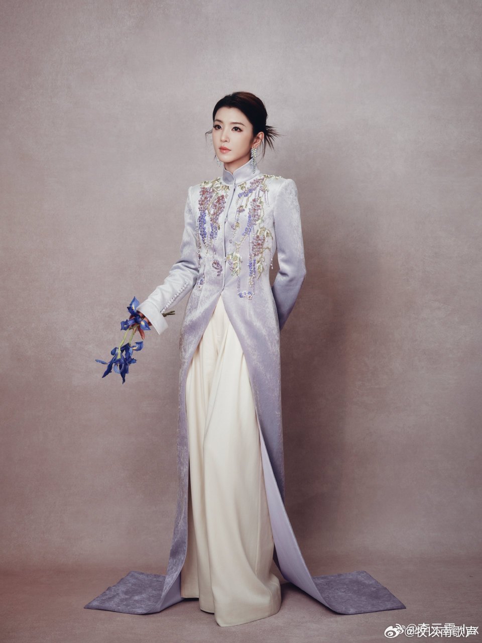 李云霄梁祝 30万人抢800张票30万人抢800张票，李云霄越剧梁祝一票难求，舞