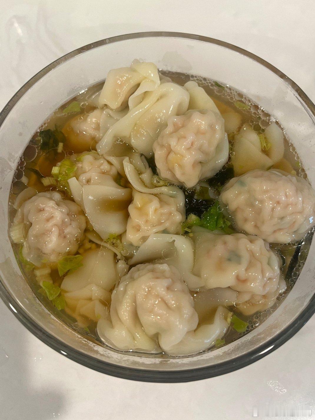 两个星期没去妈妈家。也没给她打电话。早上起来正在拉臭臭  突然听到开门声，紧接着