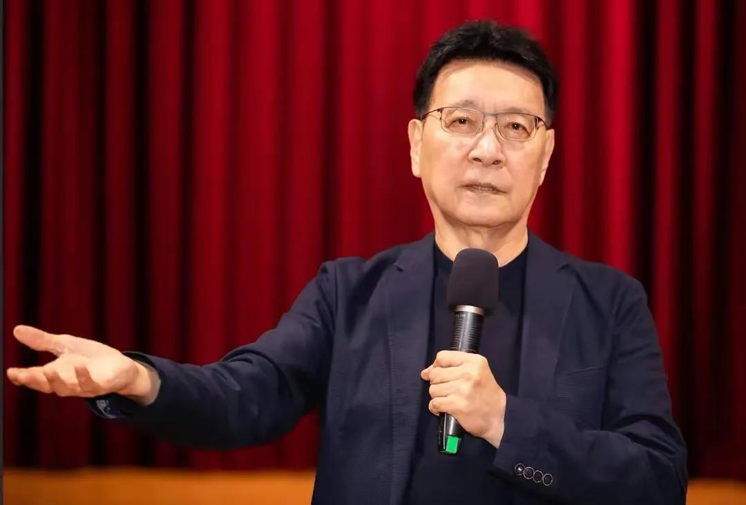 【赵少康多次打电话给郭台铭和柯文哲遭拒，蓝营面临尴尬局面】
岛内选战进入最后倒计