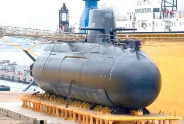 台民进党当局宣布，1月26日中国台湾地区那艘号称“自造”的潜舰“海鲲号”终于进行