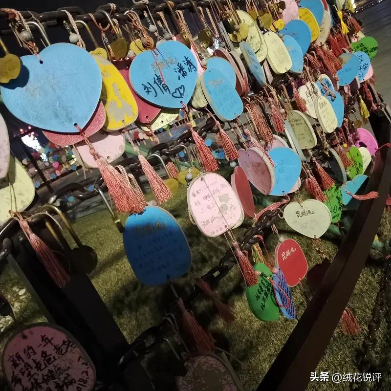 今年春天最想实现的心愿 今年春天，我最想实现的心愿就是去海边看一场绝美日出。想象