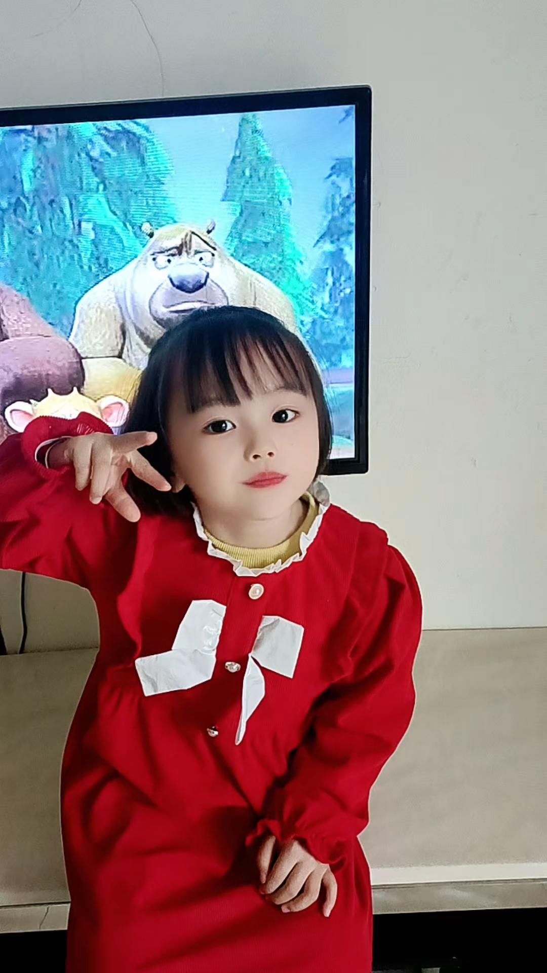 妈妈会加倍的对你好，因为你从小只有妈妈爱你