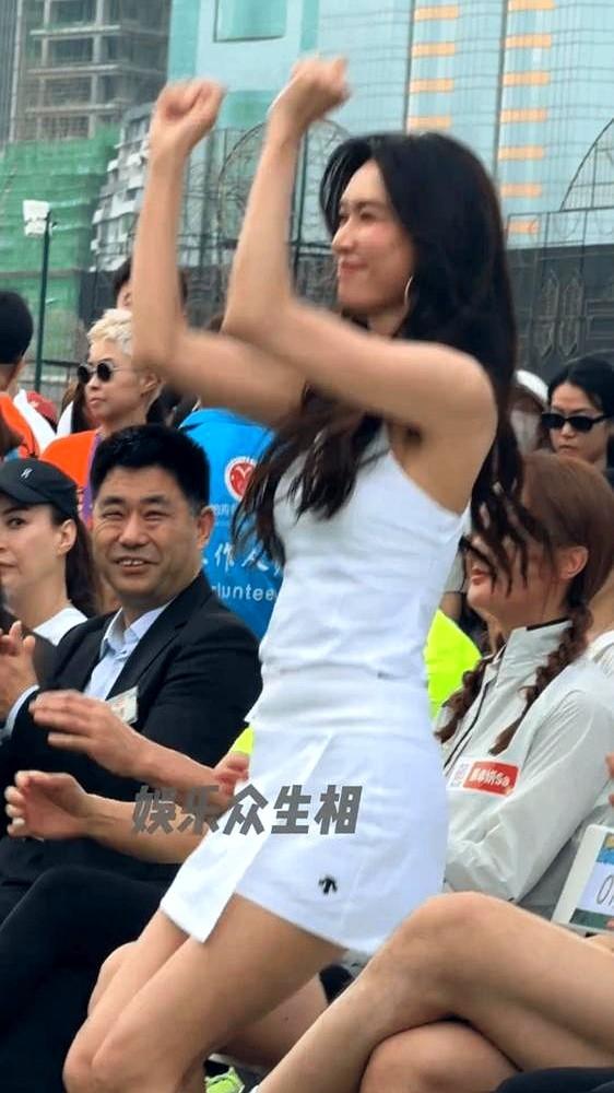 真不是吹，林志玲这状态算不算内娱天花板？

五十岁的人了，参加活动一站起来，腰杆