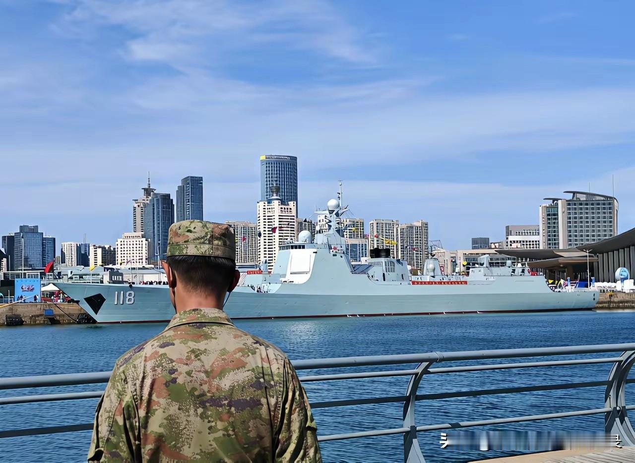 近期小央视频报道，我军052D驱逐舰“雷达一开机，几百公里范围飞机导弹都是透明的