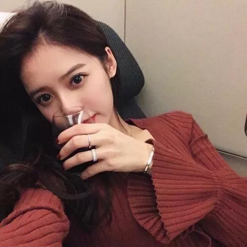 飞机上享受一杯香槟，慵懒的下午时光🍷✨豪华飞机餐 打包飞机餐 飞机上吃早餐 紫