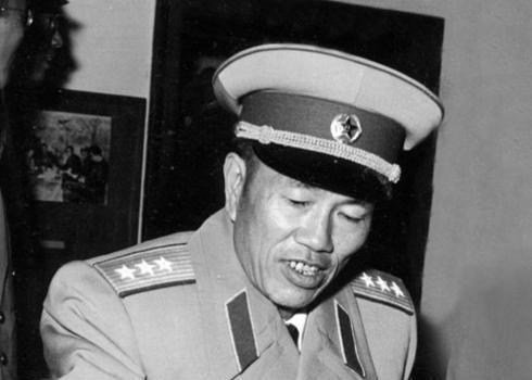 参加抗美援朝的兵团司令员回国后分别担任哪些职务，又被授予了哪些军衔？
1955年