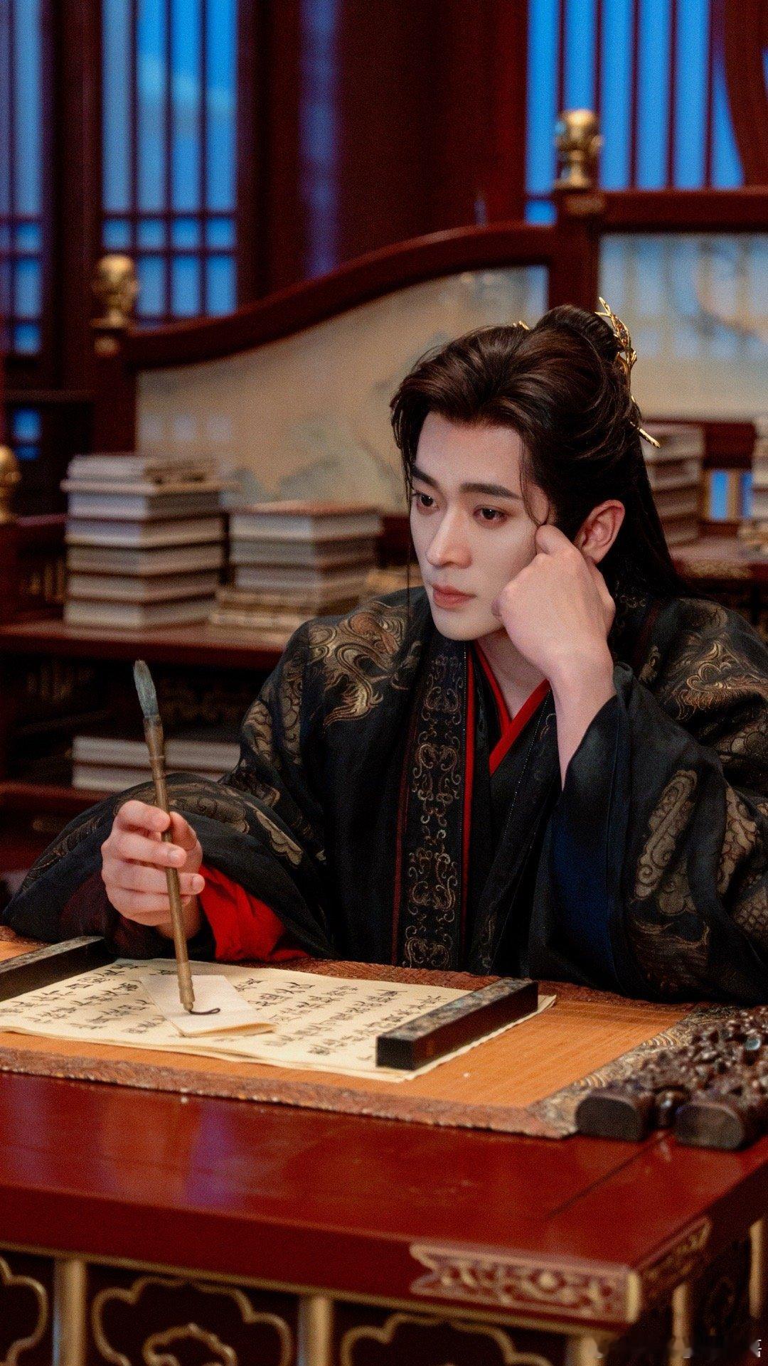 丞磊睫毛精 大年初八，别人求财求好运，我只求能亲眼看看丞磊这逆天的睫毛！照片里都