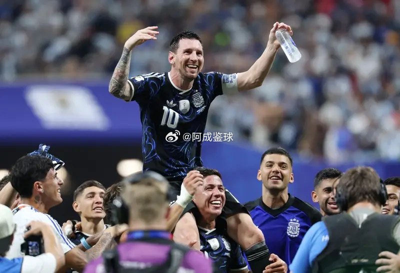 北京时间今天凌晨结束的世界杯半决赛，阿根廷2-1逆转战胜英格兰，与西班牙会师决赛