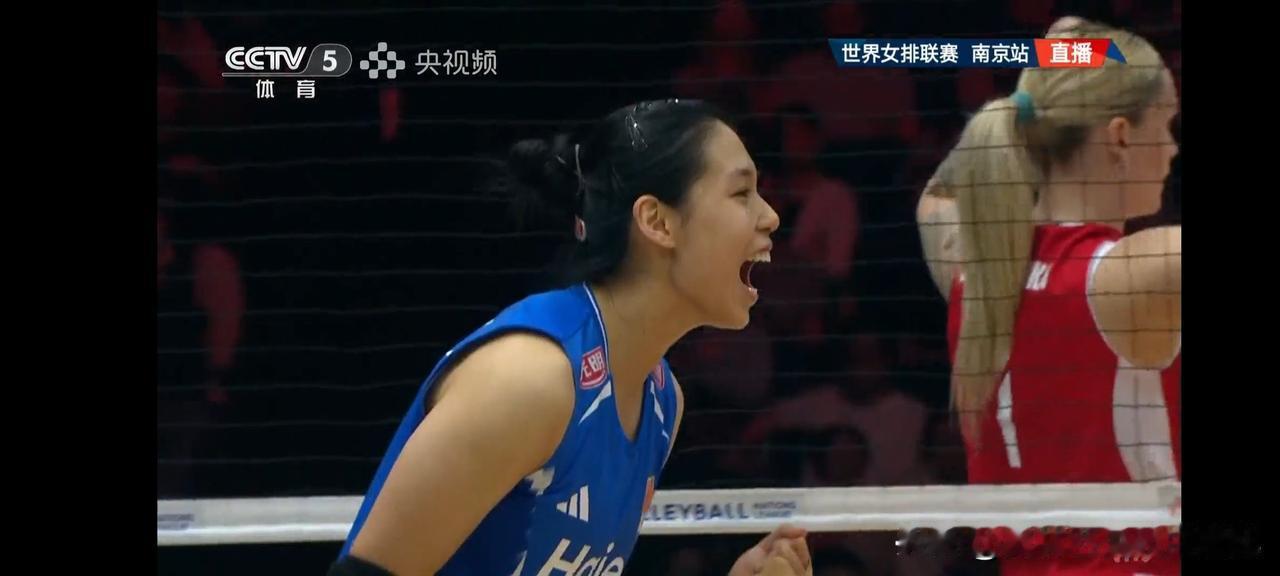 现场球迷大哥急眼了，中国女排就这样被打回原形？


16:25，中国女排世界女排