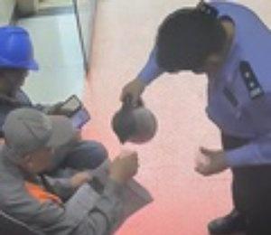 “里面有位置坐！”民警向工人发出温暖邀请函网页链接