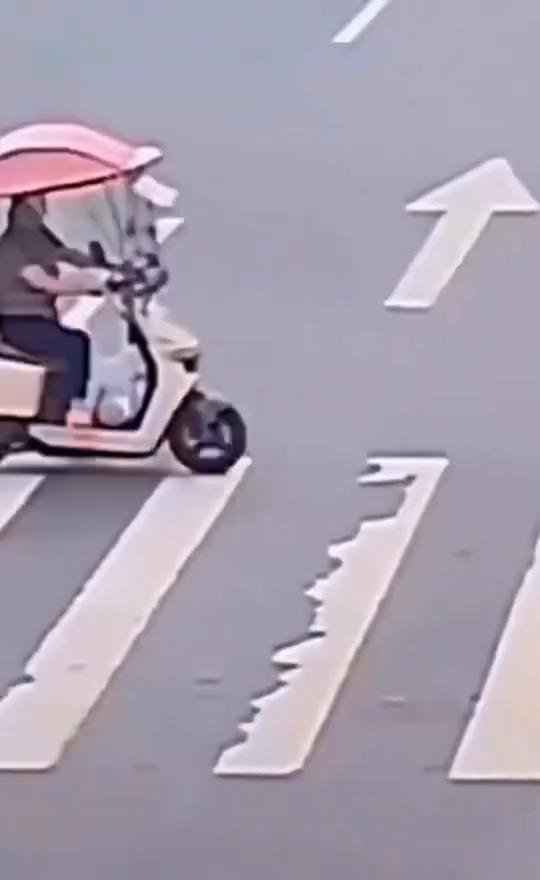 让你见识一下什么才是天下无双。表头表弟竟敢班门弄斧，大威天龙，大罗寡咒。