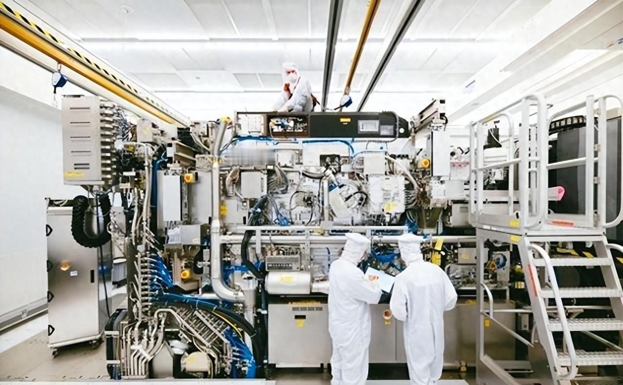 英媒：中国测试DUV光刻机？黄仁勋表示失望，美国做了最坏打算

麻烦看官老爷们右