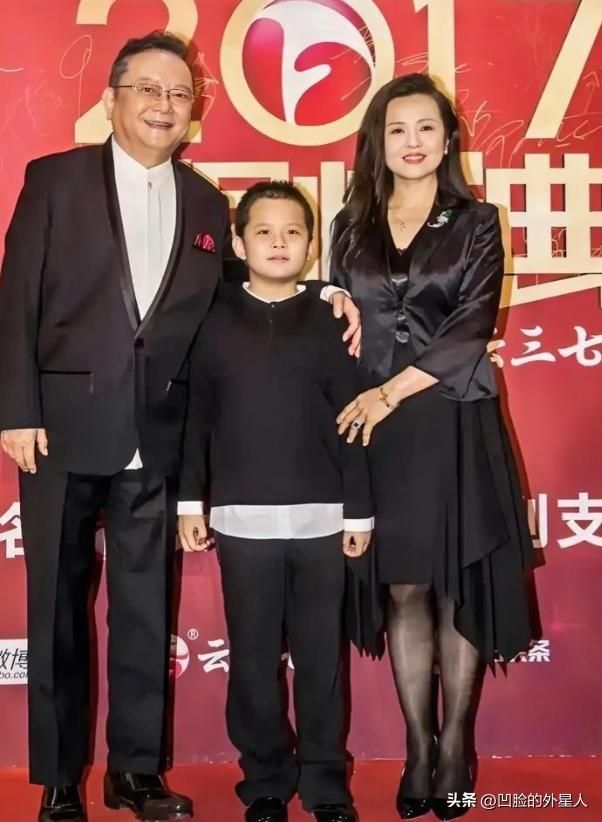 77岁的王刚，60岁的时候得了一子，本以为晚年可以安享清福，没想到现在17岁的儿