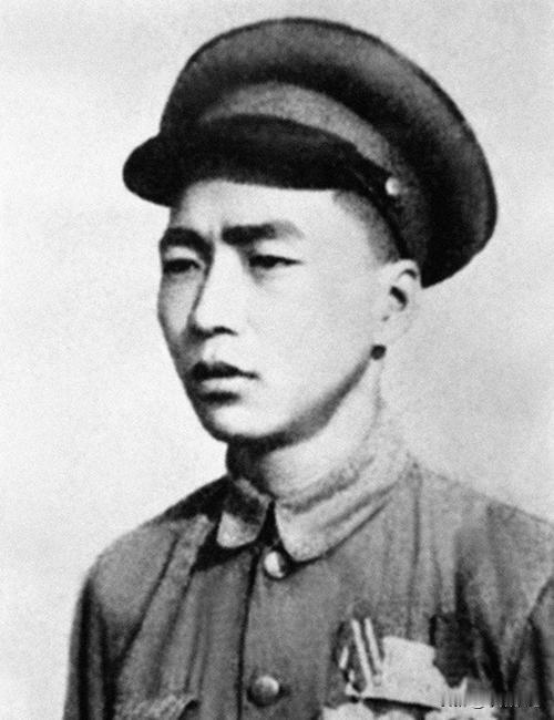 一手铸就白老虎连铁血风骨，以一连硬抗整团强敌，37勇士死守绝地，半生传承死打硬拼