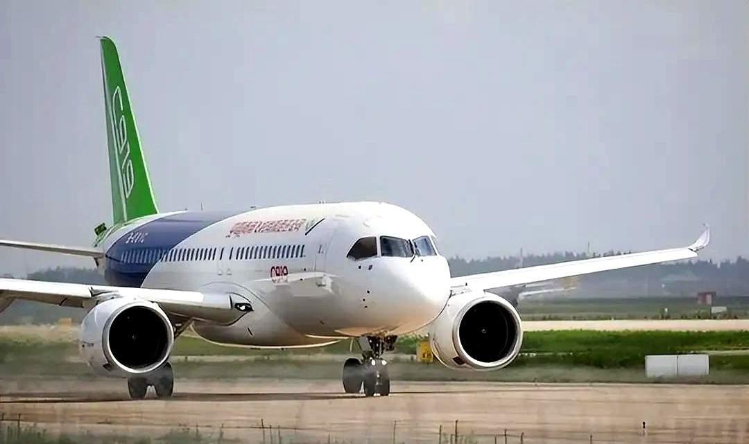 75架 vs 15架！这个数字游戏，美国以为掐住了我们的喉咙，殊不知正撞上了中国