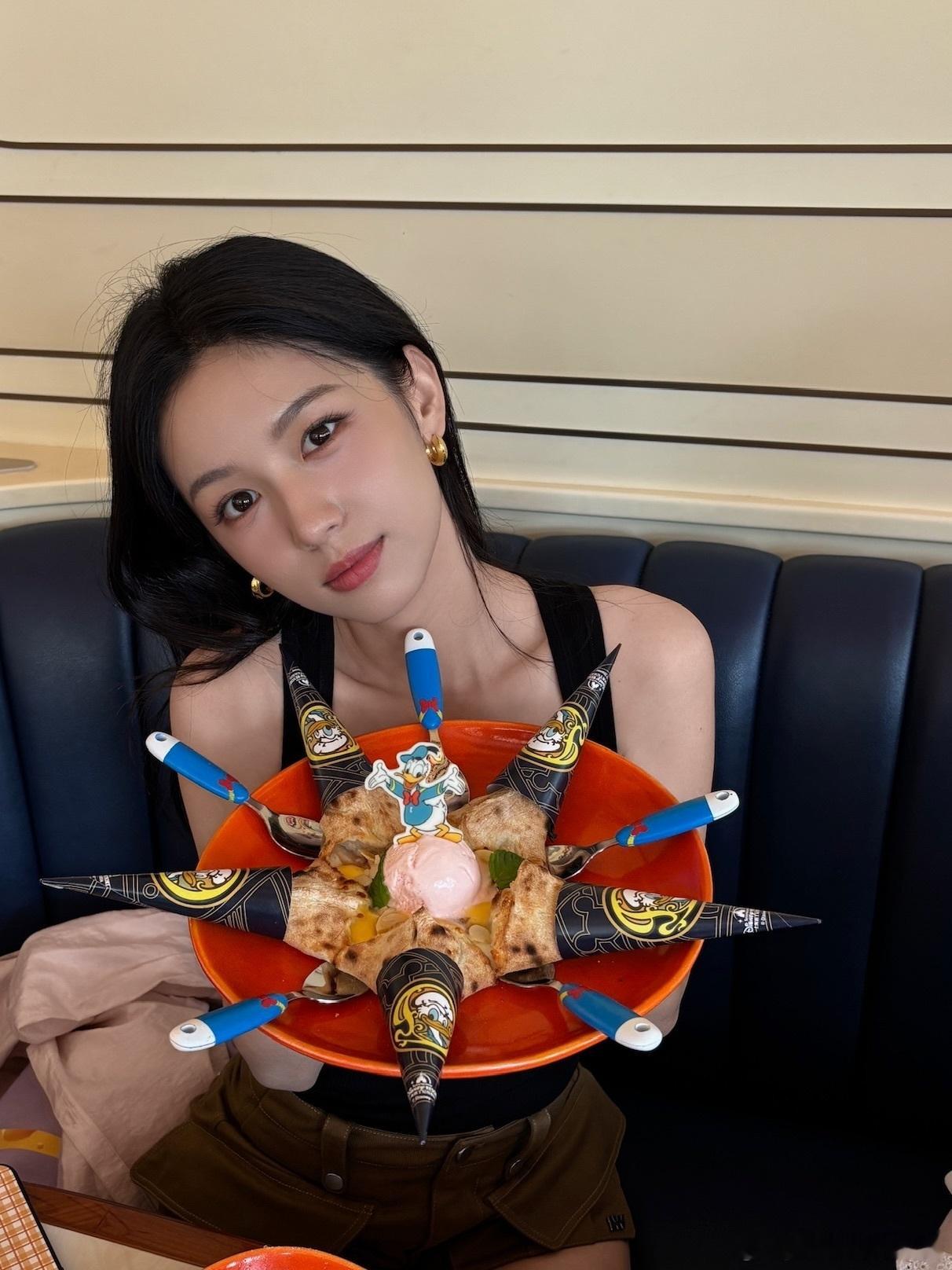 周也[超话]  周也回家[泪]我不要看到你和别的女孩说话，这么萌的宝宝 ​​​