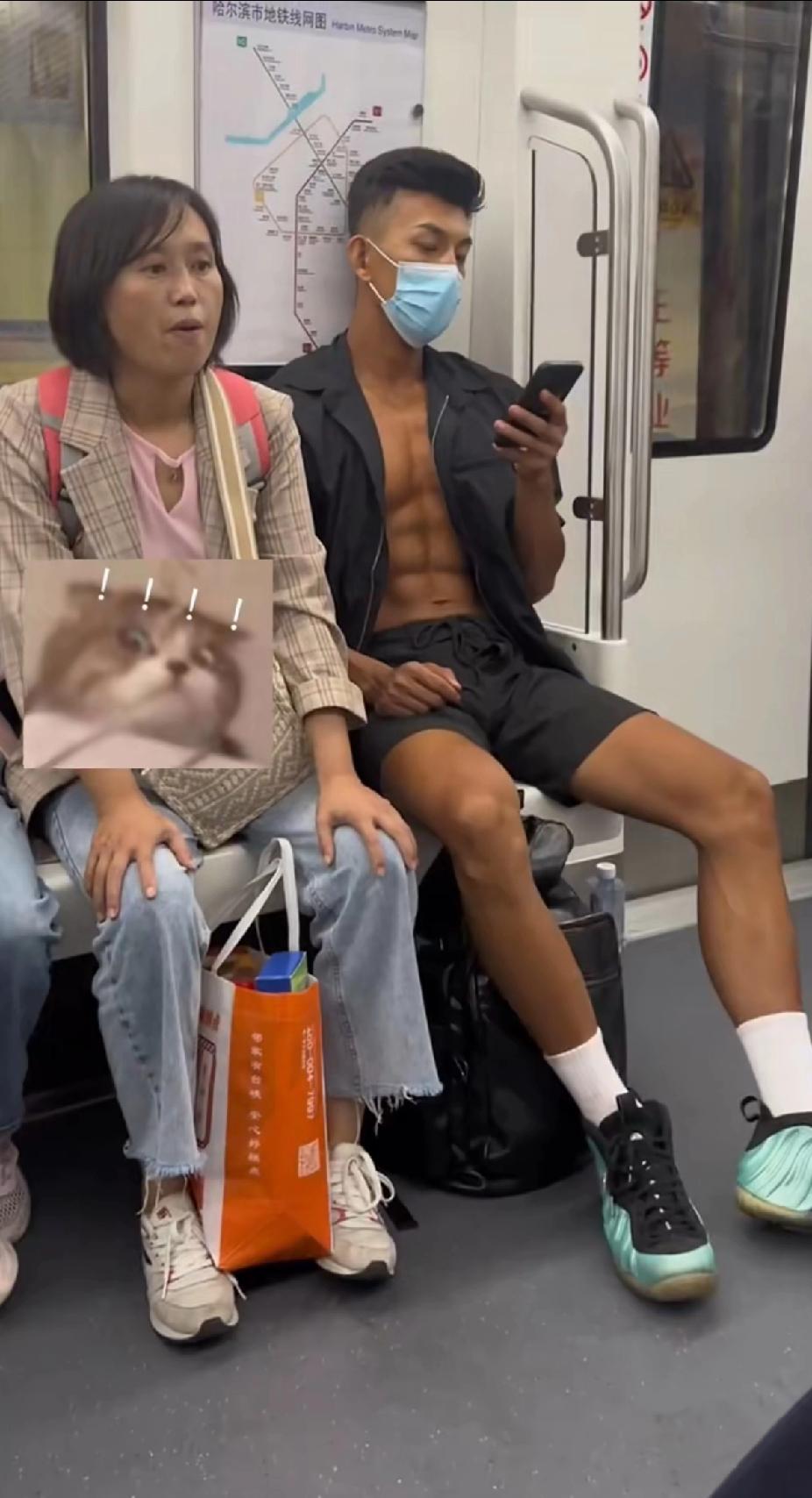地铁上看的，我怀疑这是女生最佳择偶标准版，你们说对不对？[what]