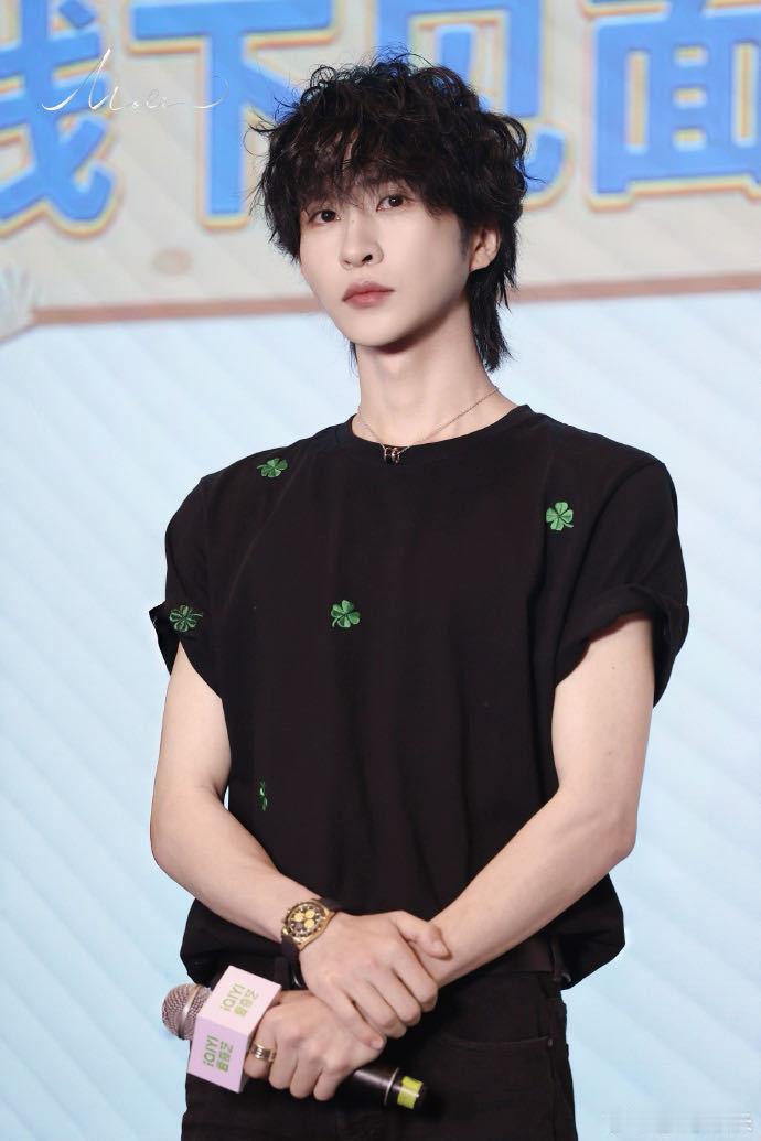 短人这舞蹈水平能进内娱吗 谁看完直接循环三遍全程！这群短剧演员凑局跳舞完全不搞花