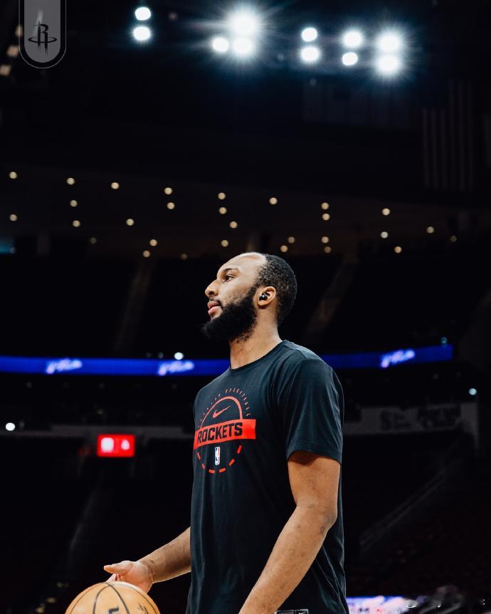 涉险过关！火箭险胜独行侠 17投6中的杜兰特，20投6中的申京，两位进攻核心手风