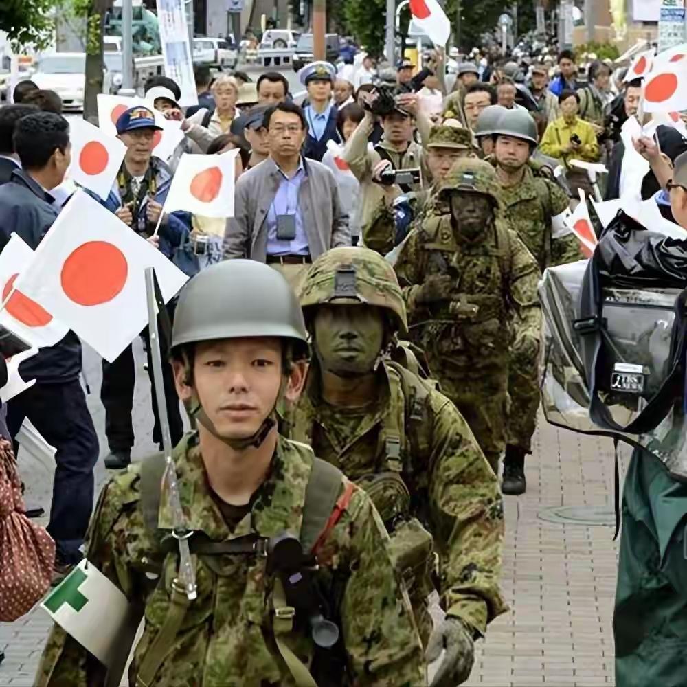 日本在国际上的态度很分裂，对美俄服服帖帖，却老跟中国叫嚣。
对美国，日本是打心底