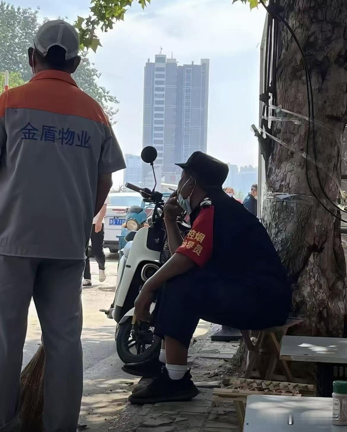 禁烟令下的成都街头禁烟新政 一线城市的禁烟 室内禁烟立法 全球禁烟 禁烟抓拍图 