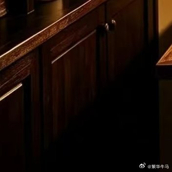读书是最低成本的自救与成长。它不保证大富大贵，却能于平淡生活里予你光亮，遇事自有