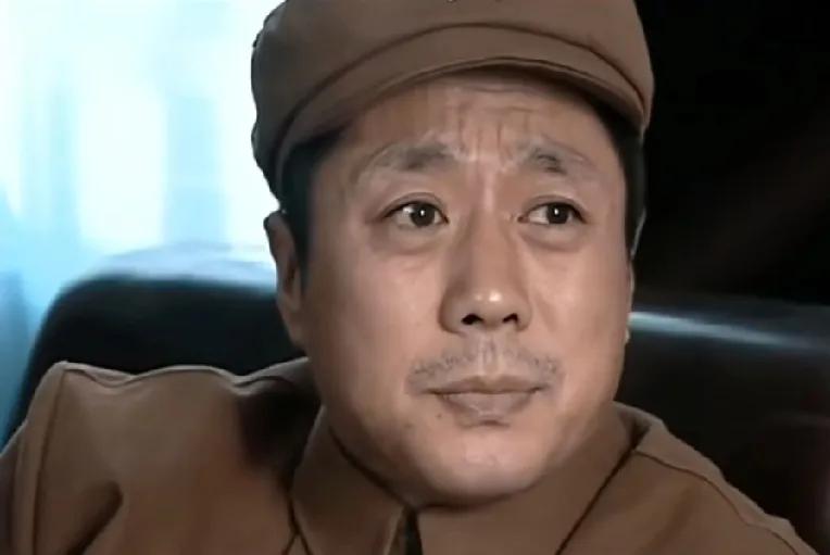 《亮剑》中其实有一个地方，是让人很不理解的。
为什么要把孔捷从朝鲜弄回来学习？这