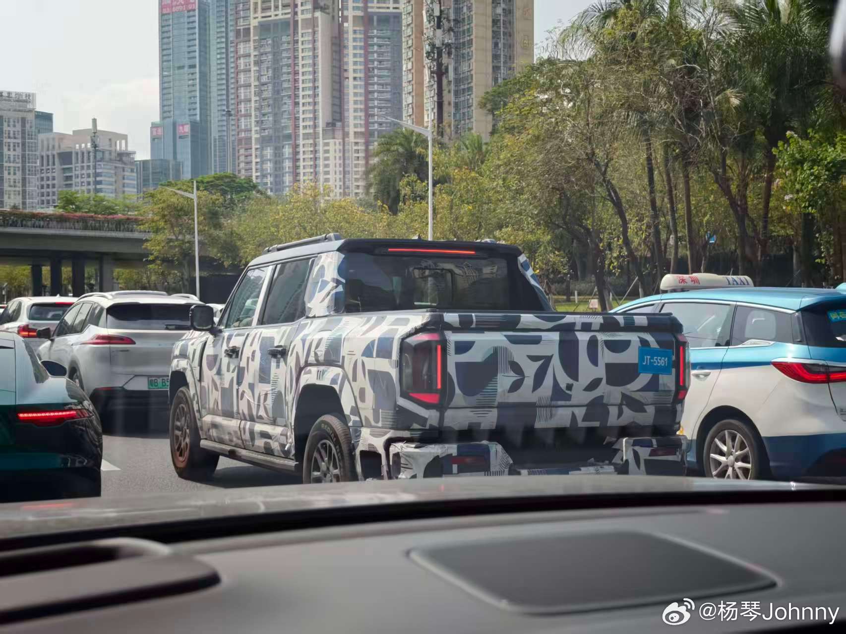 偶遇伪装皮卡路试，睡知道皮卡 这是什么品牌？ 深圳