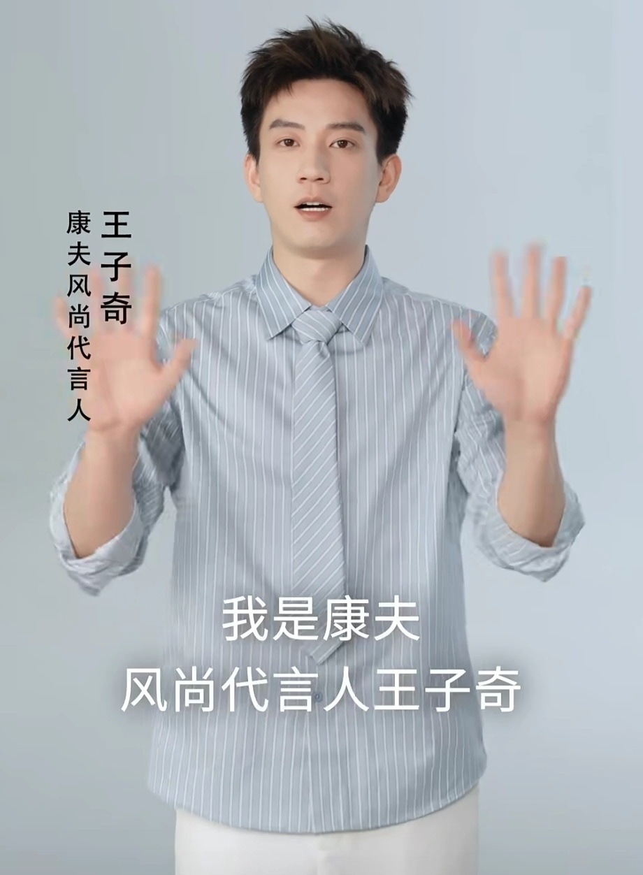 hello～ 又在玲娜贝儿式打招呼👐 