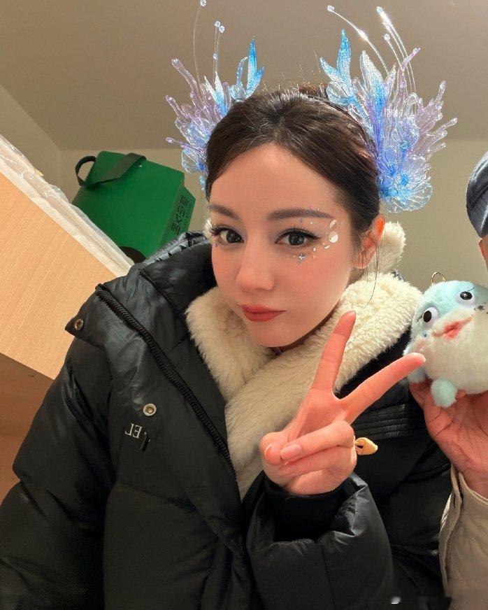 谁给迪丽热巴化的妆谁画的阿，这么美的迪丽热巴