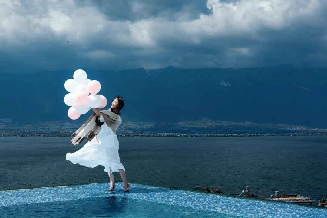 这一年来，我了解到钱的重要，有钱，就可以将生活带入更舒适的境界。感情是不可靠的，