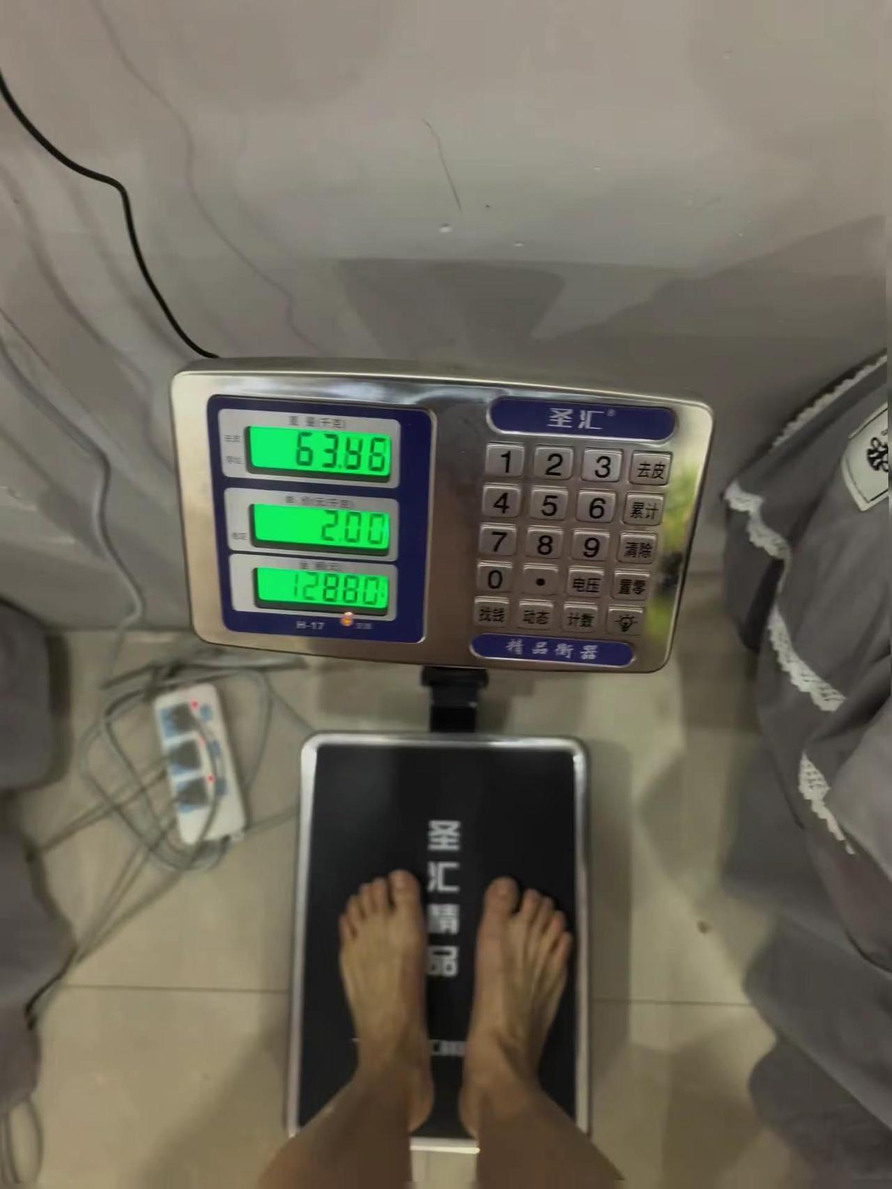 🍭咔↘💓↙今年的肥，就减到这了        再减就不礼貌了(＾。^)   