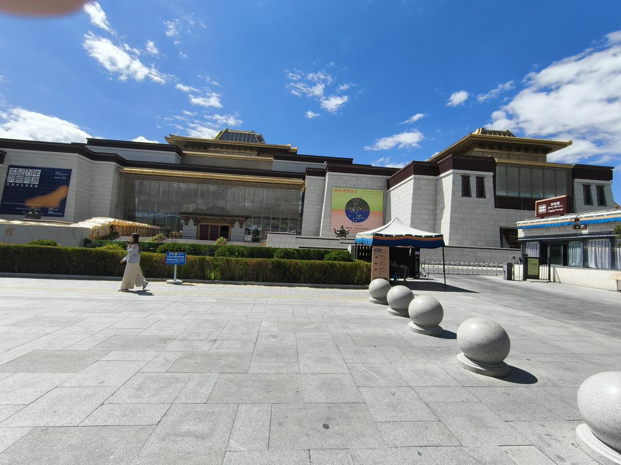下午我又去了西藏博物馆，这博物馆我去年也来过一次，不过去年拍的照片全部都丢失了，