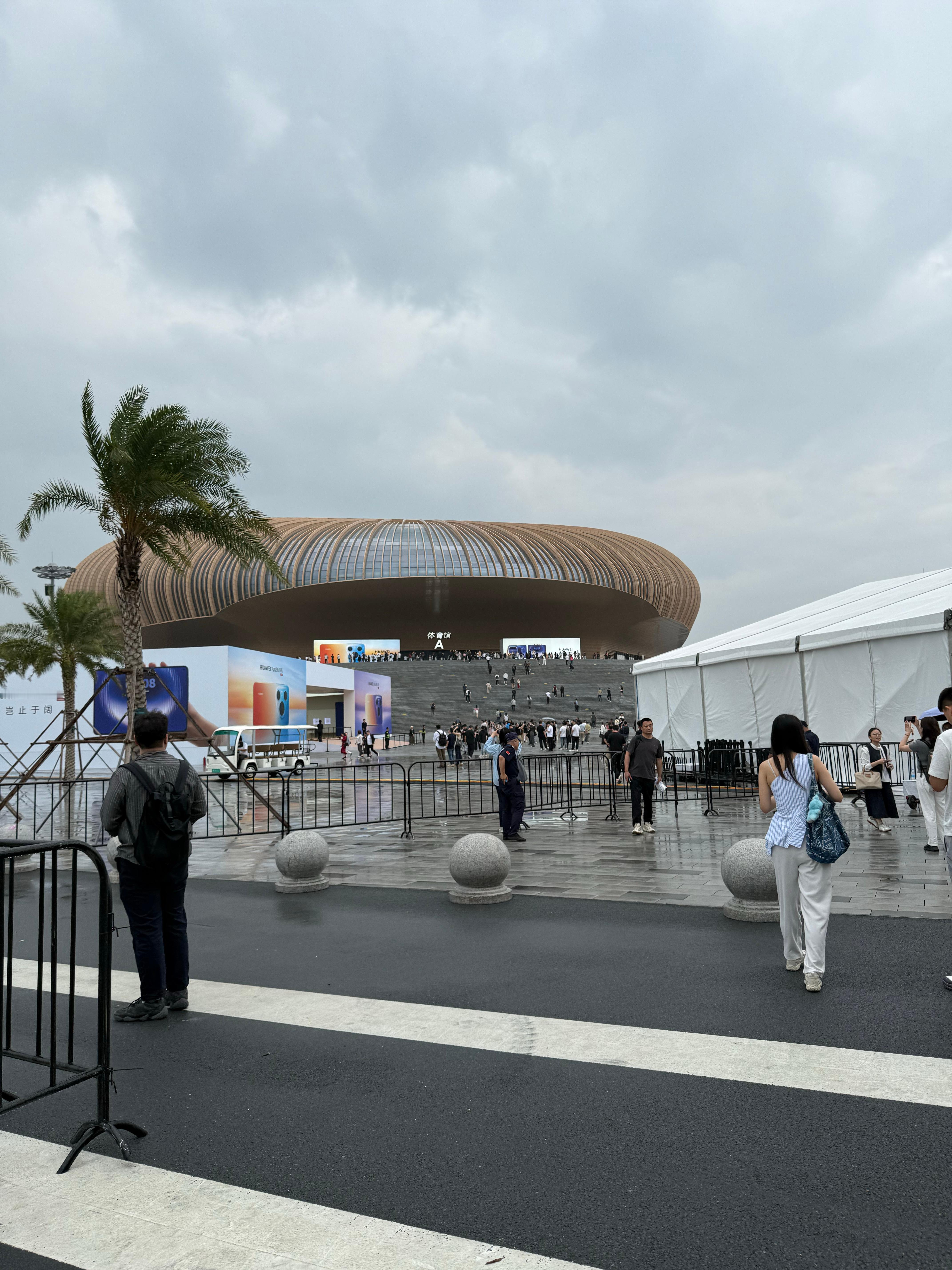 已经迫不及待的想冲进去给大家看实物了华为Pura系列新品发布会