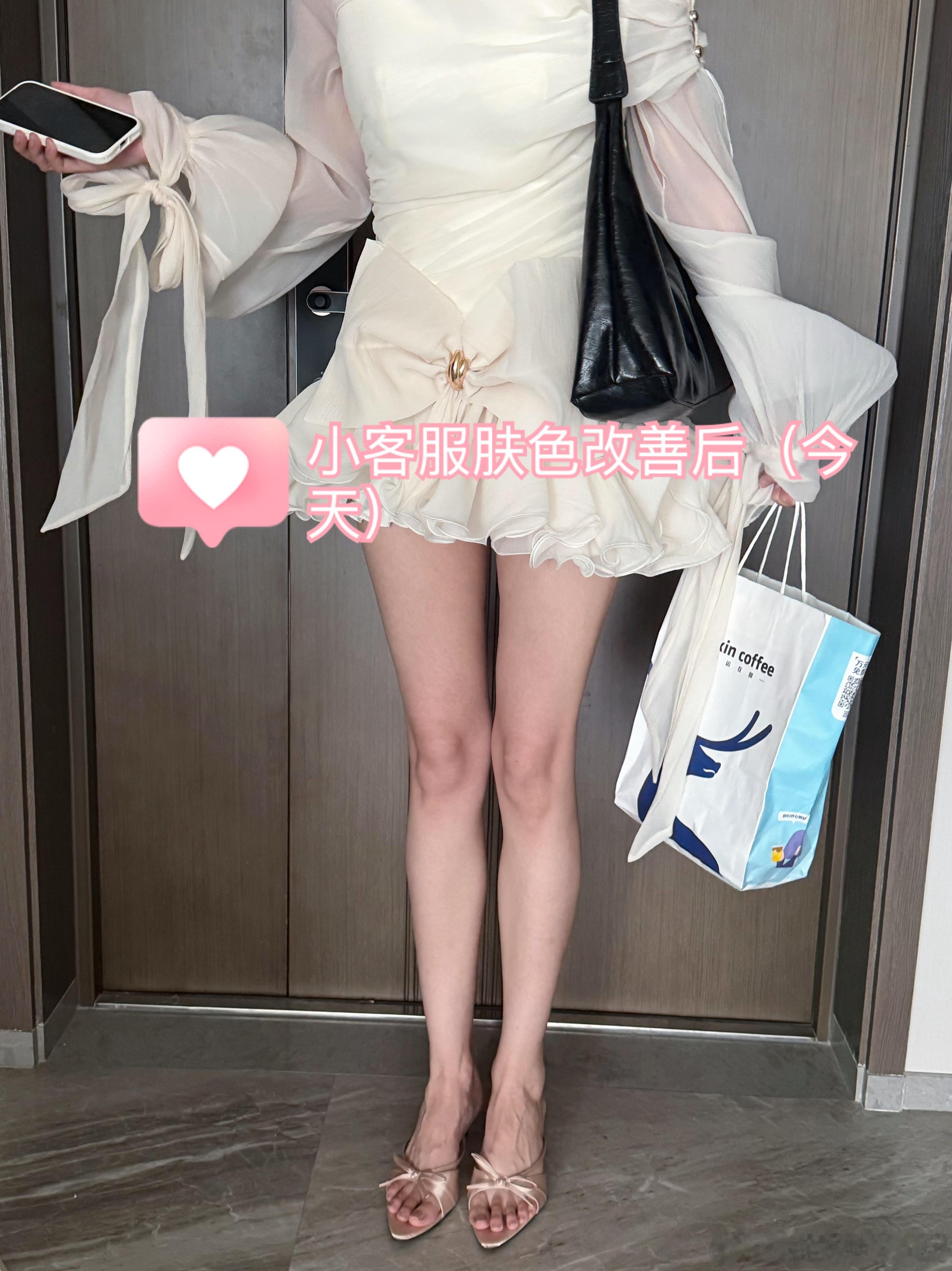 扁身头小脸小，就是要把你修长纤细的骨架作为你最有力的装点，扁身的骨架优美修长，露