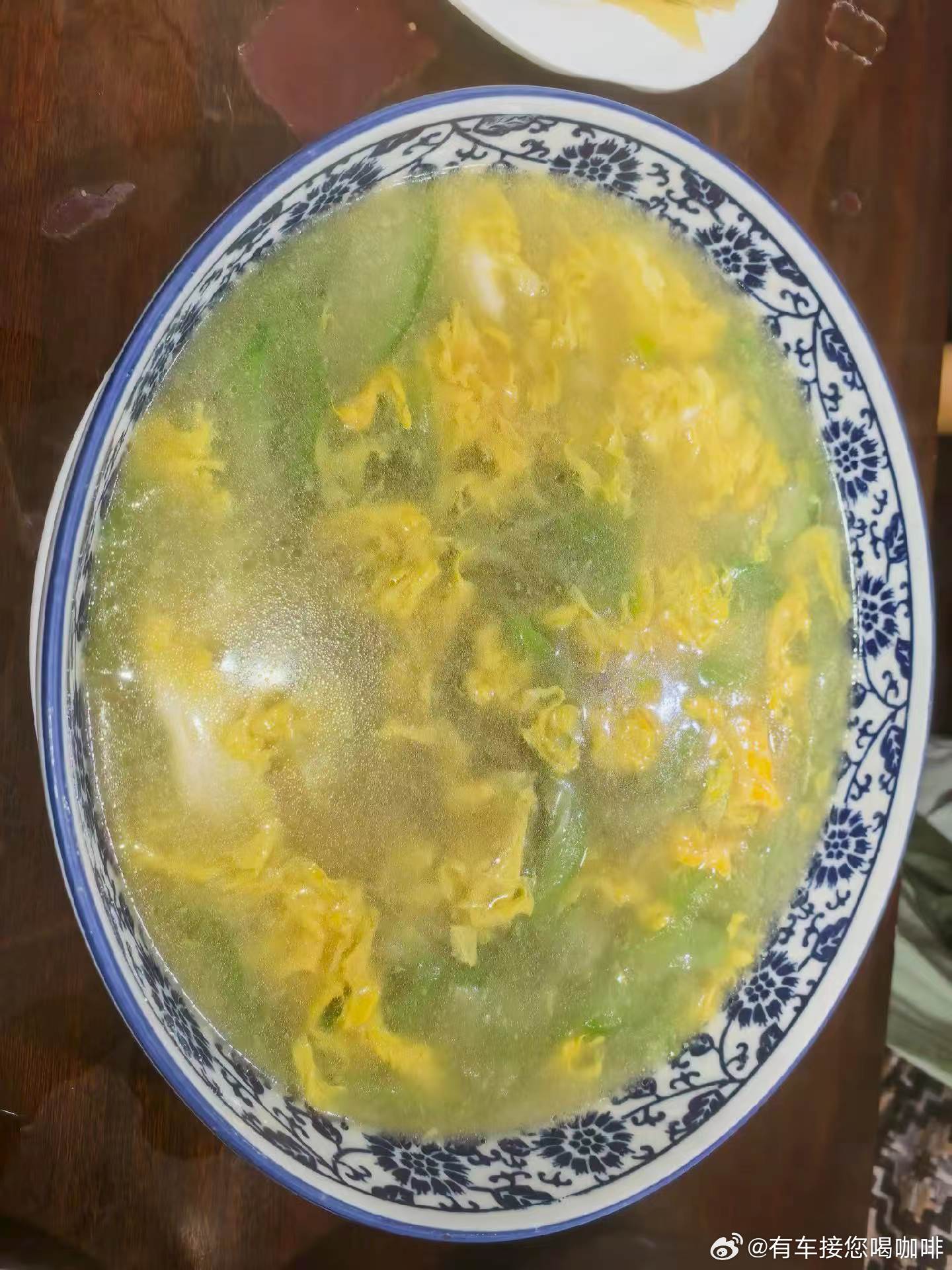 上午和弟陪84岁娘逛菜市场，娘回房间不小心用刀割破手，带娘打破伤风针，包扎手指，