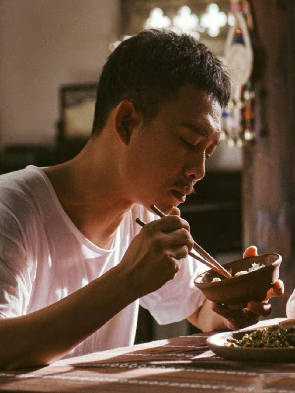 #章加义你给我活到最后一集#张译给我冲[抓狂][抓狂]带胡须的猫猫55555，不